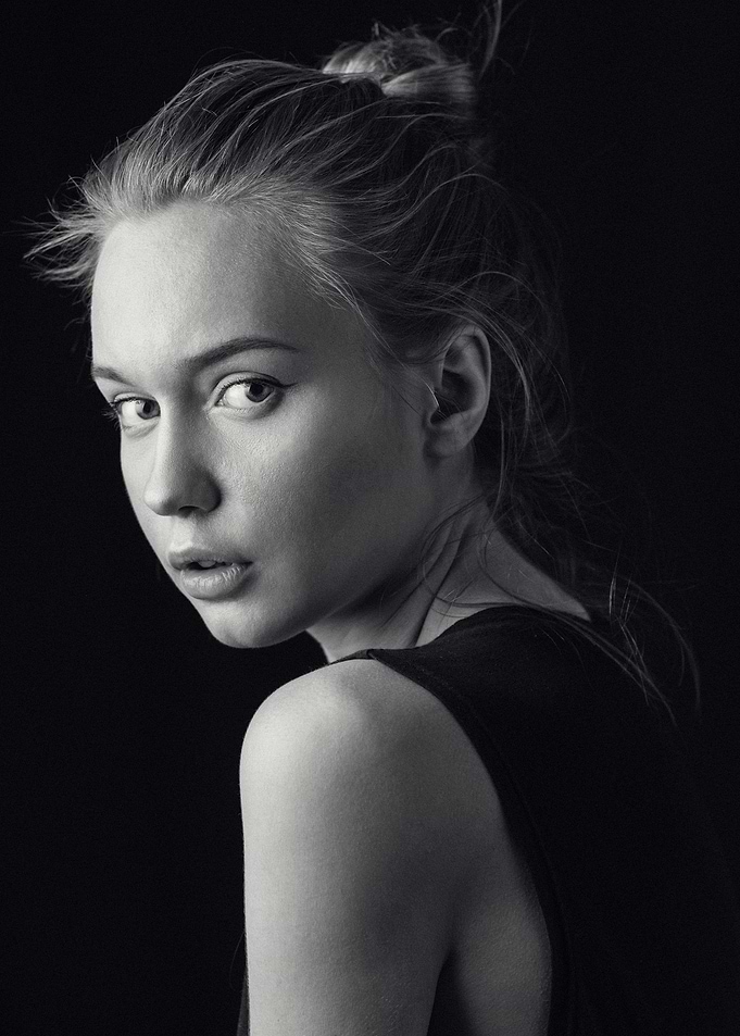studio portrait girl