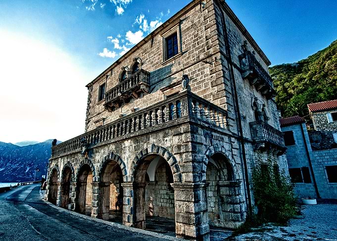 Perastas building