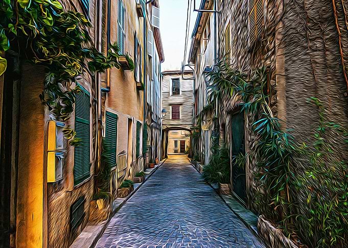 Little alley in Antibes