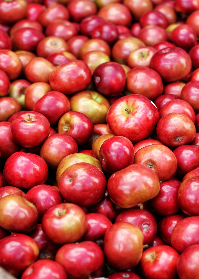 pile red apple