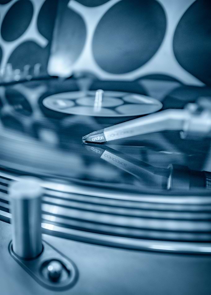 Technics SL1200 turntable