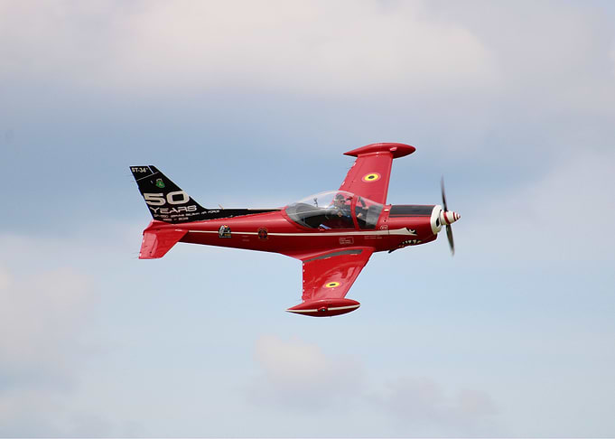 Papy flying his SF260