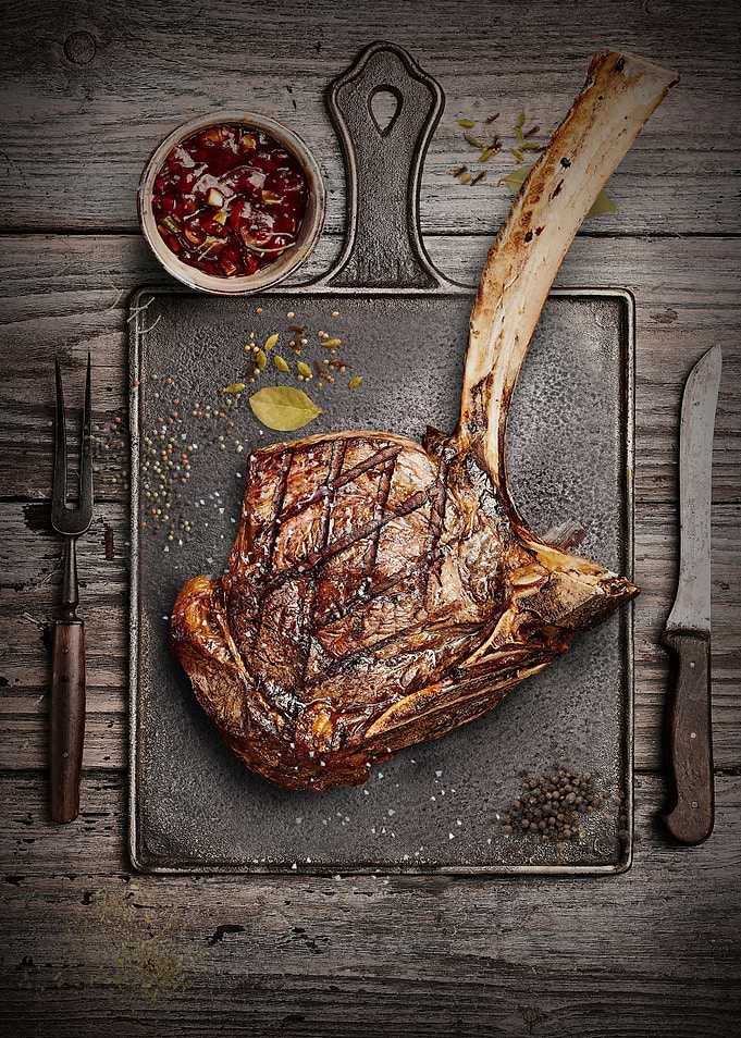 Rib Eye Tomahawk Steak BBQ