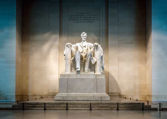 Lincoln Memorial statue