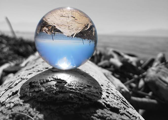 Lensball black white Lake
