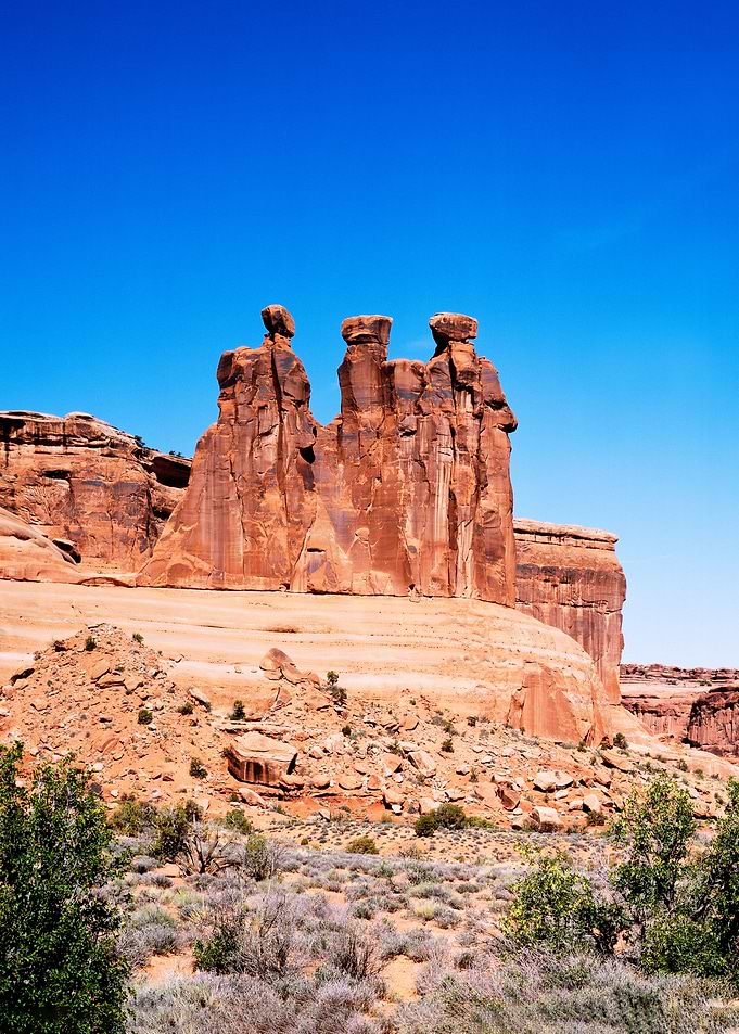 Three Gossips Formation
