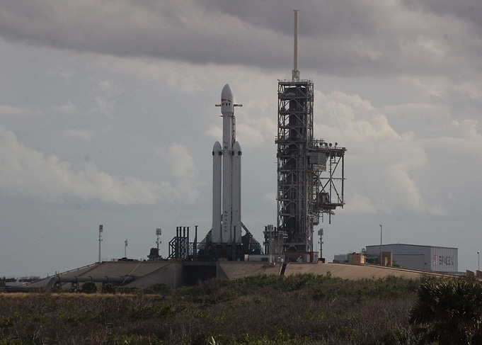 Falcon Heavy before launch