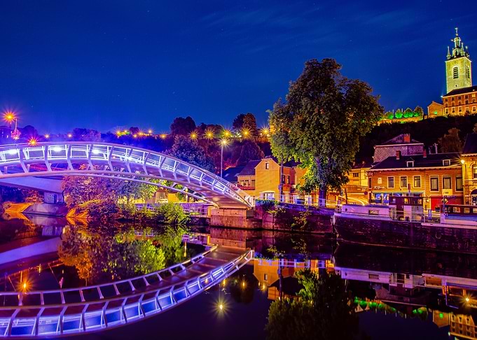 Thuin by night