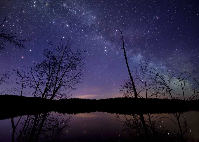 Cosmic quiet lake