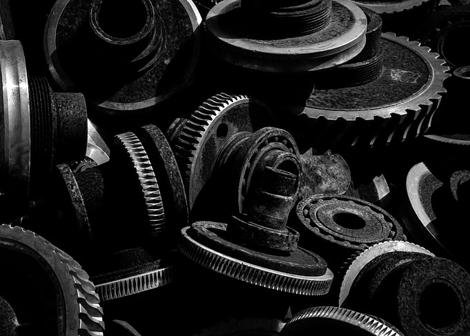 Rusty Gear BnW