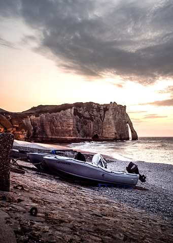 Boat in front of the cliff