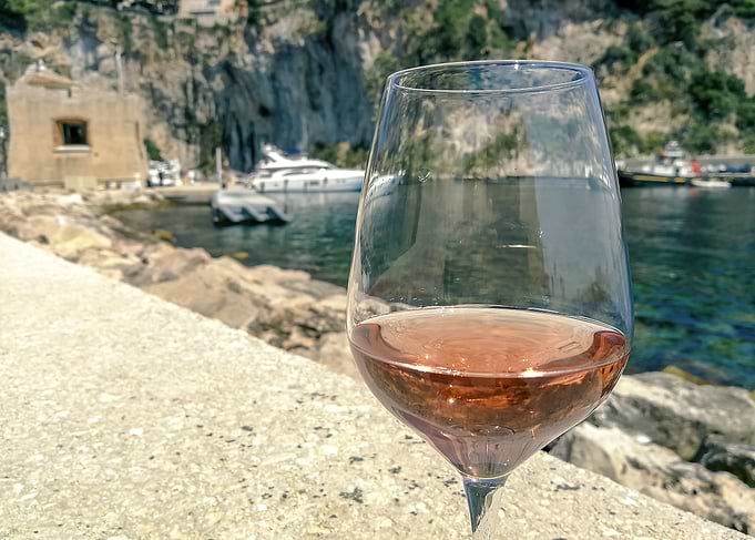 Rose wine in Riviera