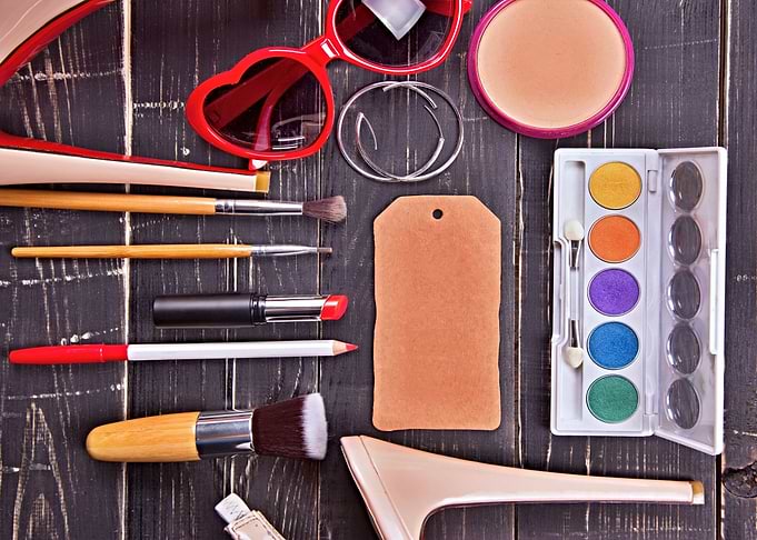 Makeup accessories