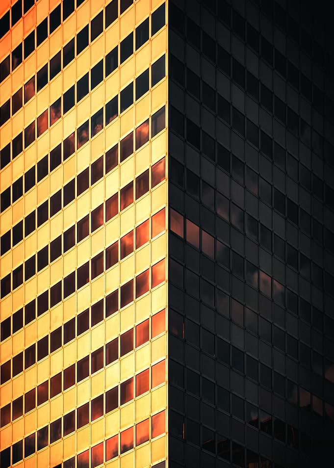 GOLDEN MINIMALISM
