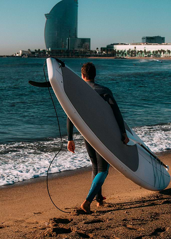 Surfer stroll