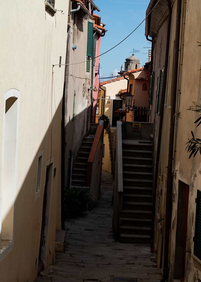 Narrow Alley