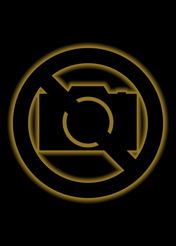 no photography sign gold