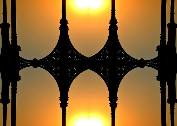 Mirrored sunset silhuette