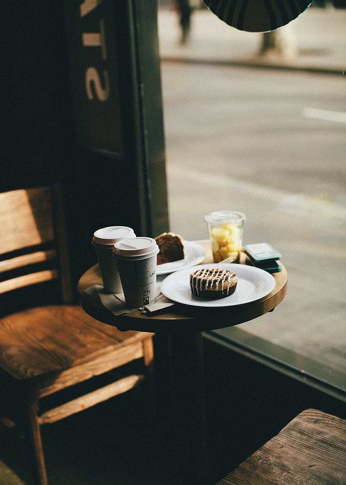 Corner table