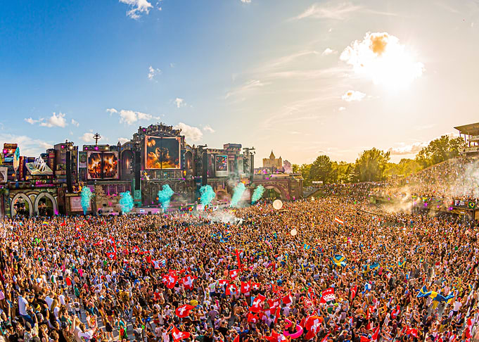 Tomorrowland Mainstage 19