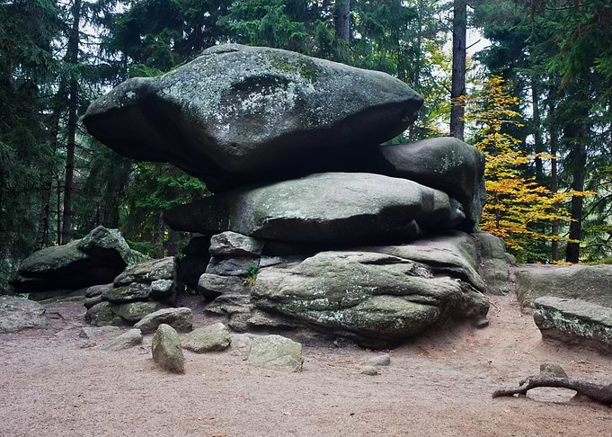 Chybotek Balancing Rock