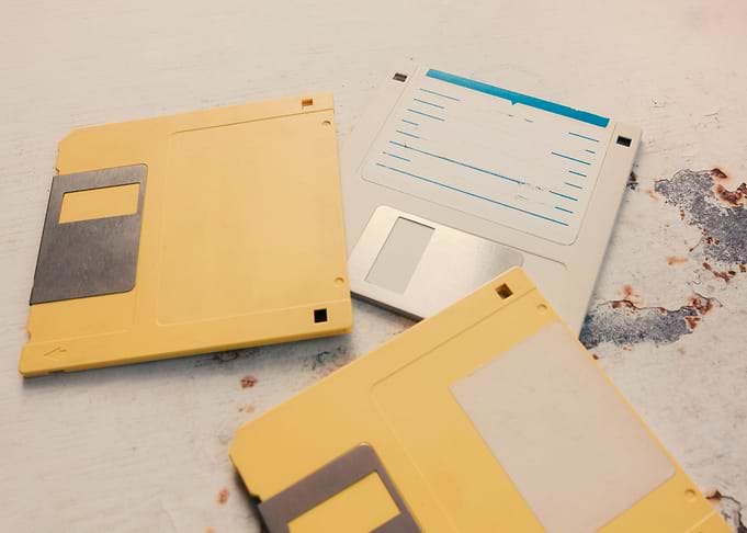 Floppy disks table rust mo