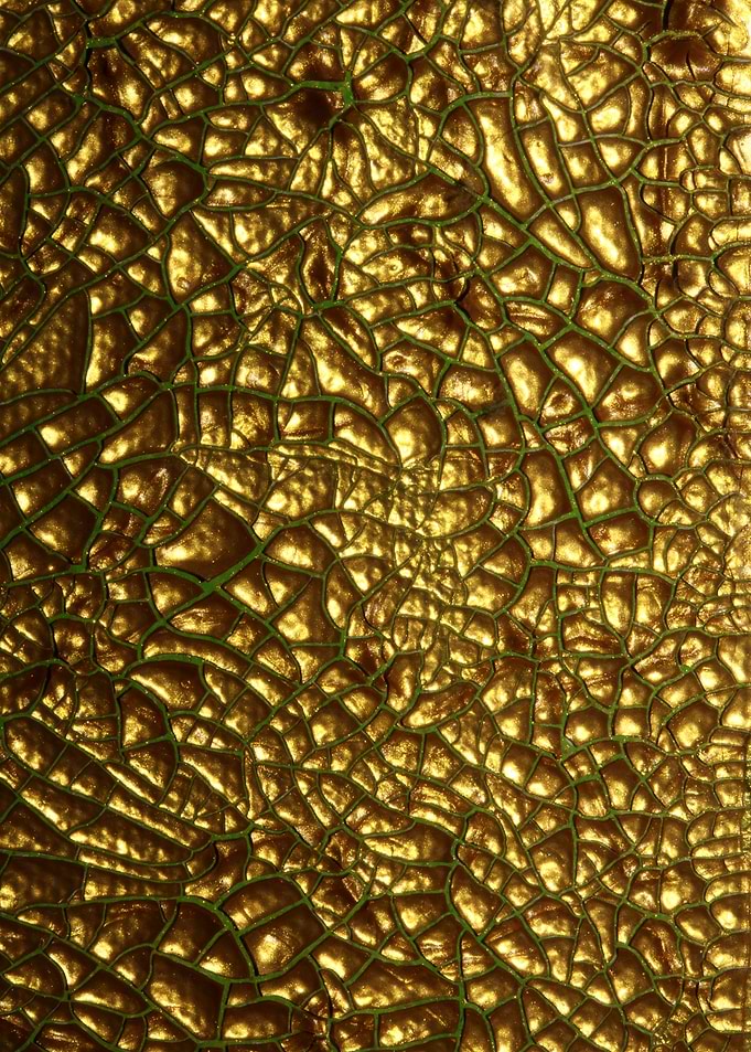 Golden cracked paint macro