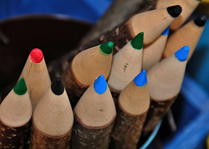 Color Pencils in a box 01