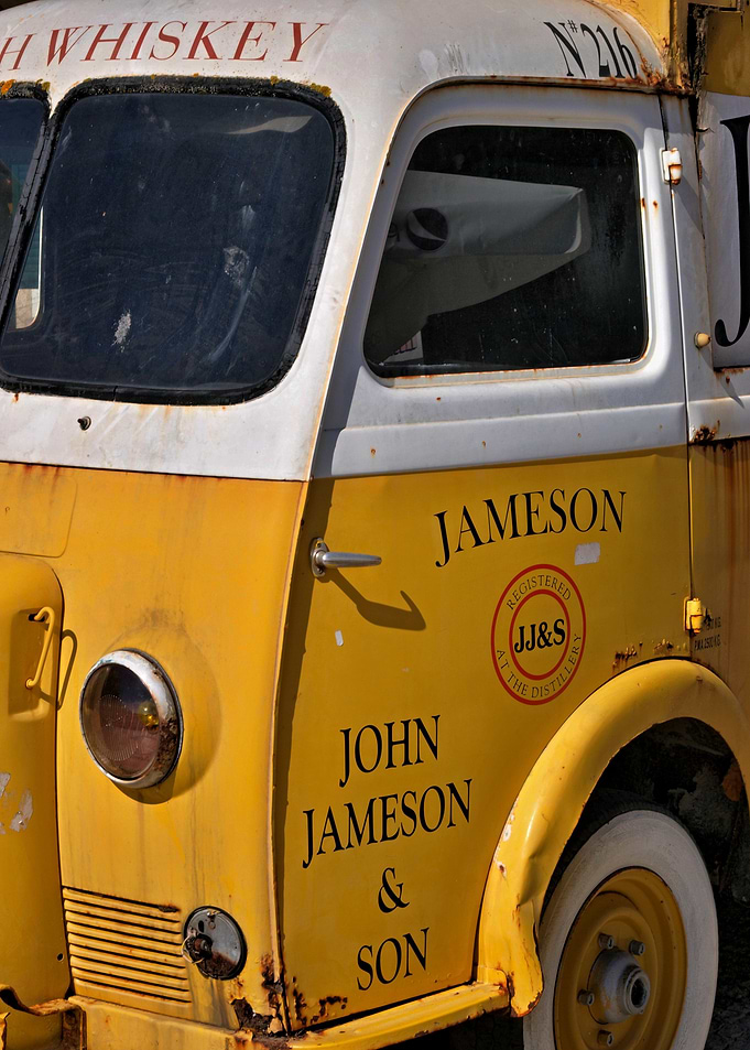 Vintage Whiskey van