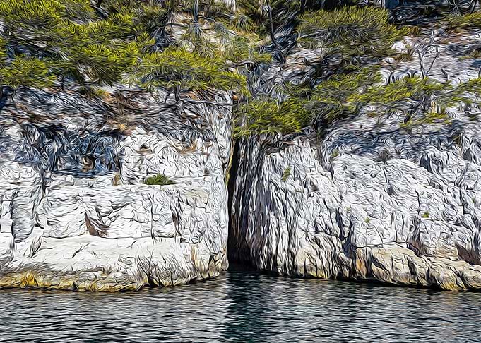 Thin cave near Cassis