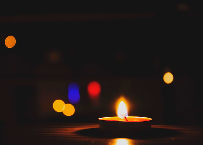 Shimmering tealight