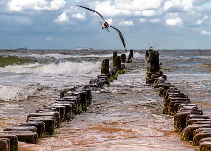 Over breakwater barrier