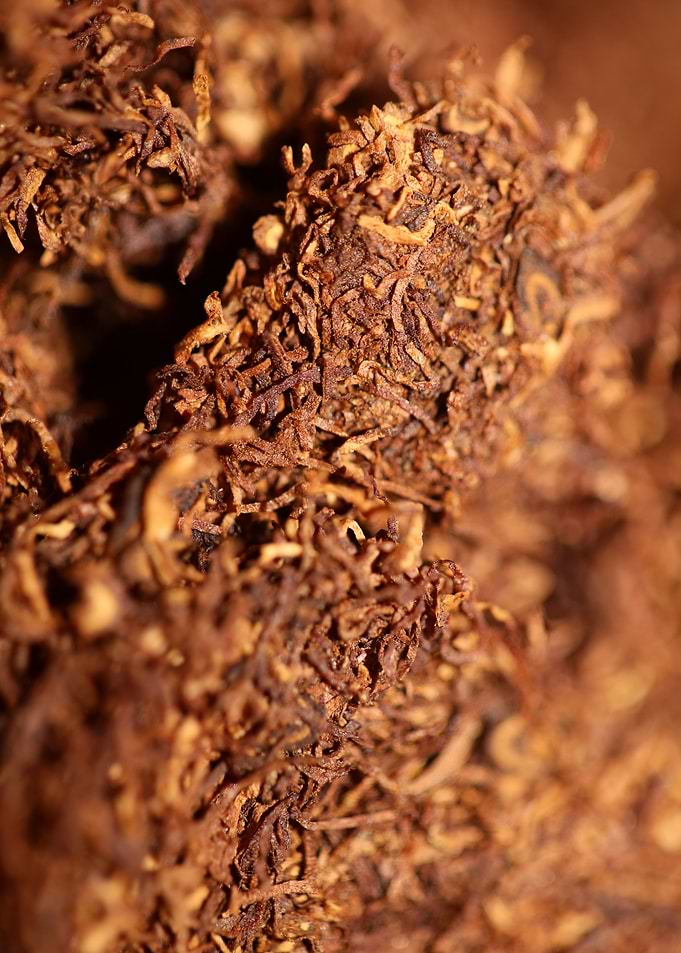 Tobacco rolling leaves
