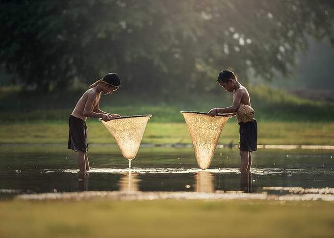 Boys fishng