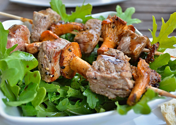 Salad with mushrooms