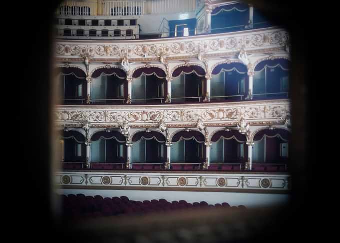 Theater magical light nobo