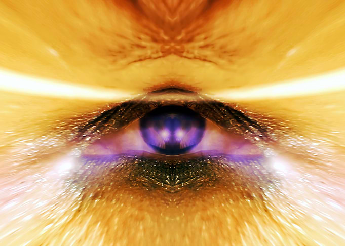 Bizarre eye divine watchin