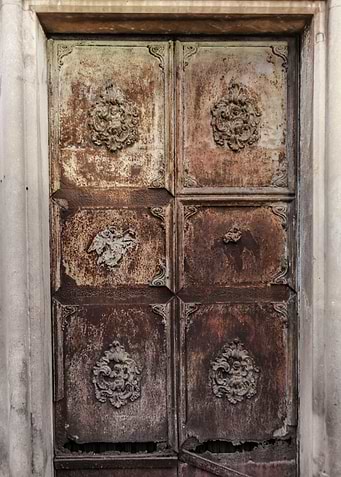 Door rusty abandon
