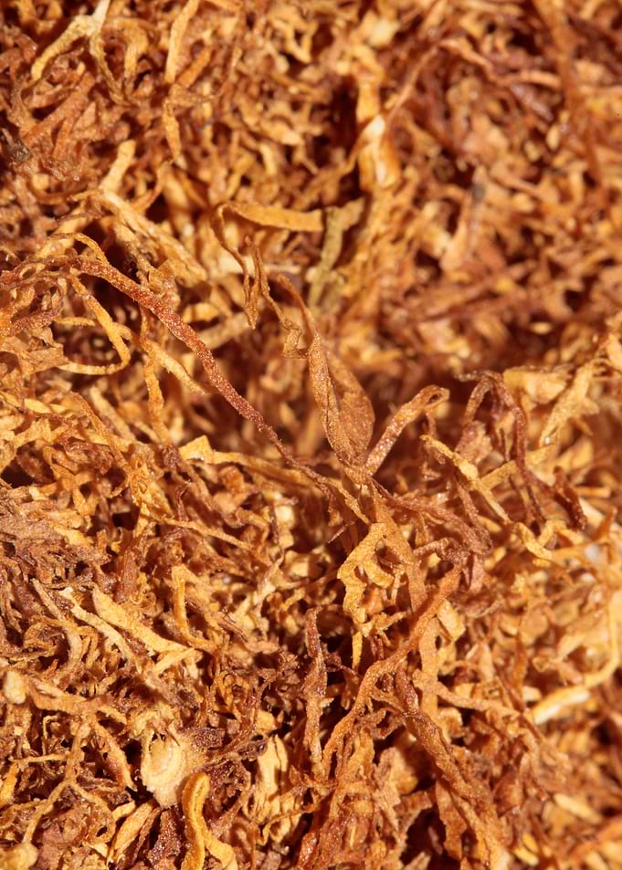 Rolling tobacco leaves