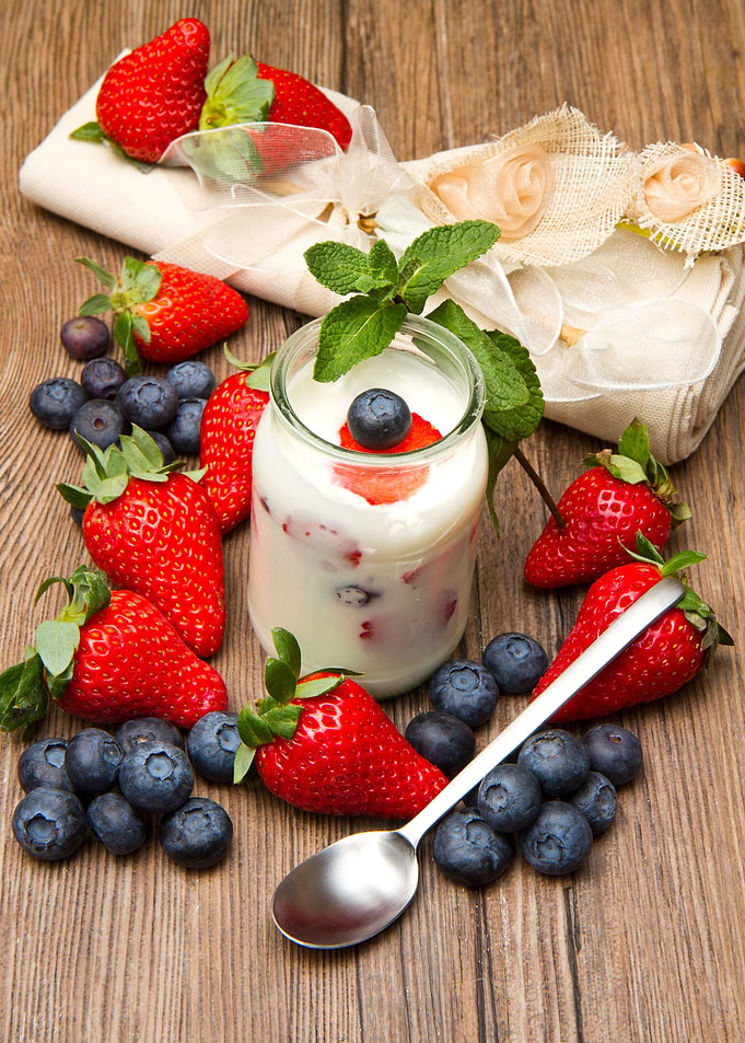 yogurt with berry