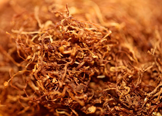 Rolling tobacco leaves