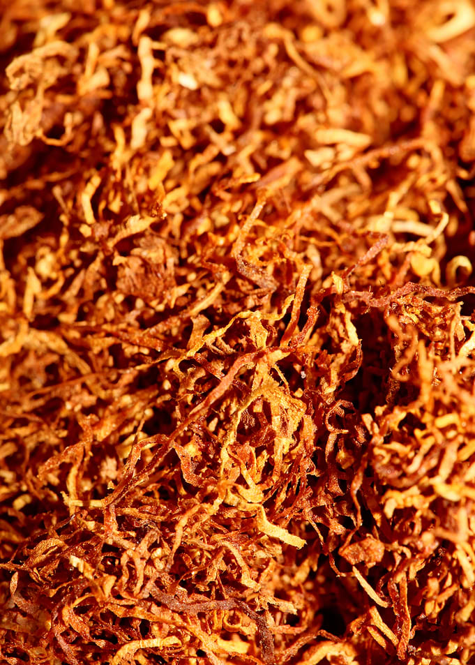 Rolling tobacco leaves