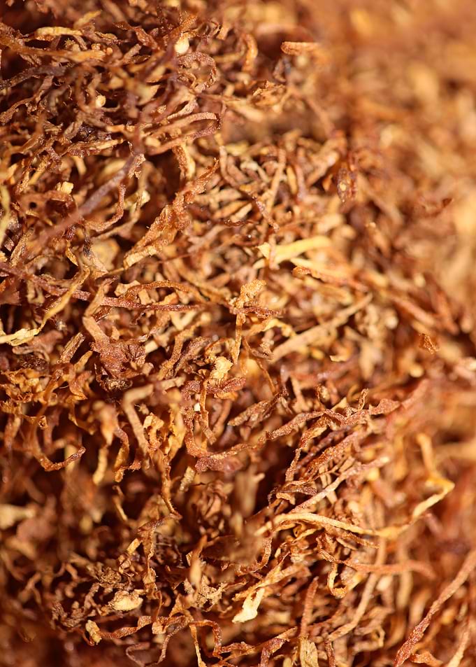 Rolling tobacco leaves