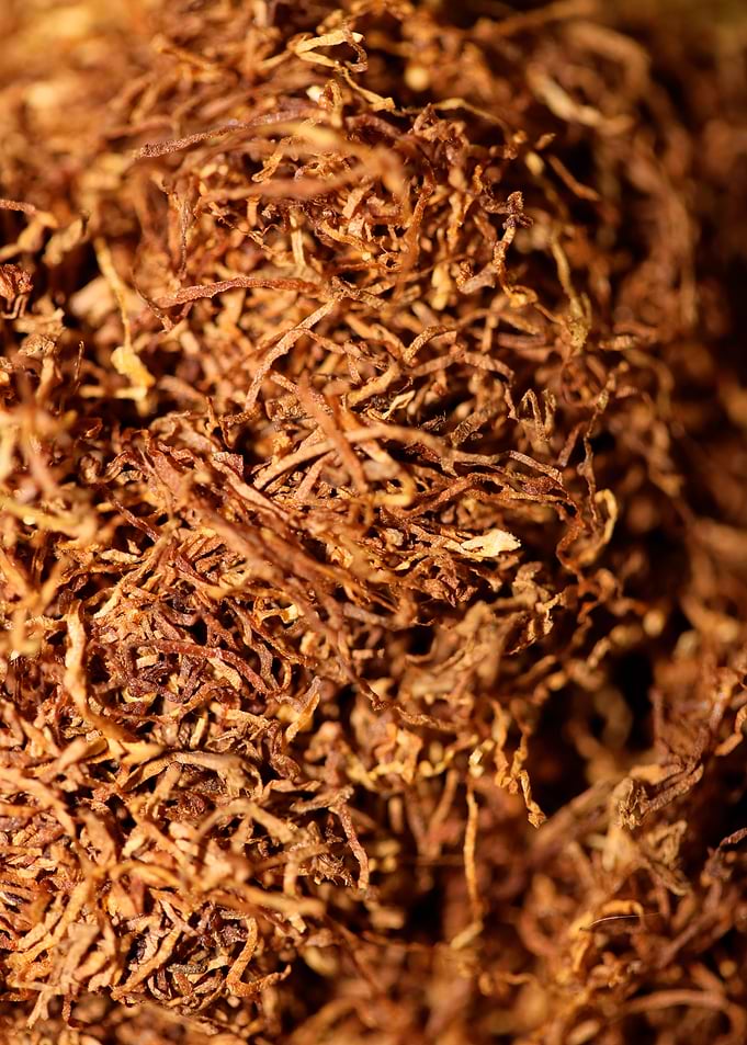 Rolling tobacco leaves