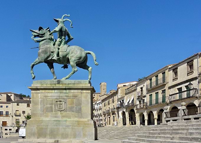 Francisco Pizarro statue 1
