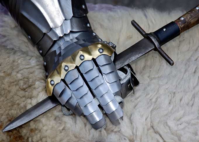 The knights hand 01