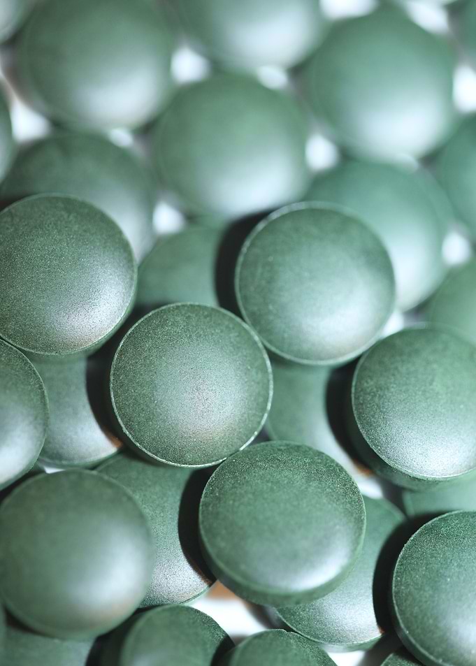 Spirulina green pills