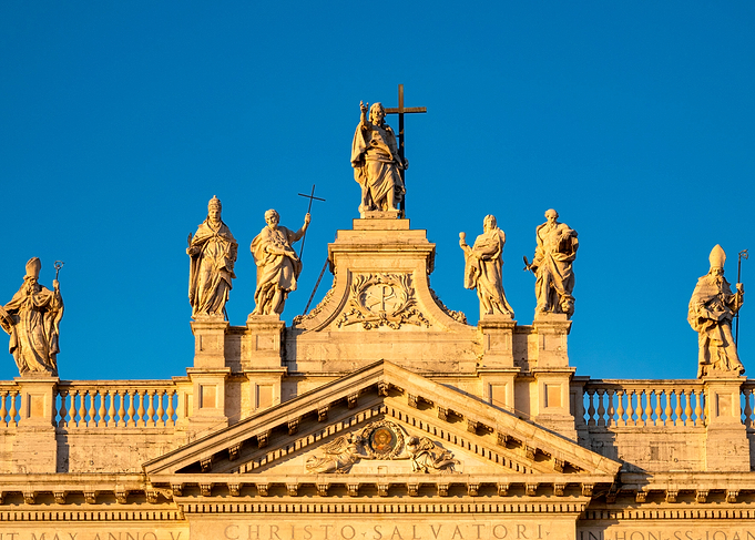 Statues on the facade of S