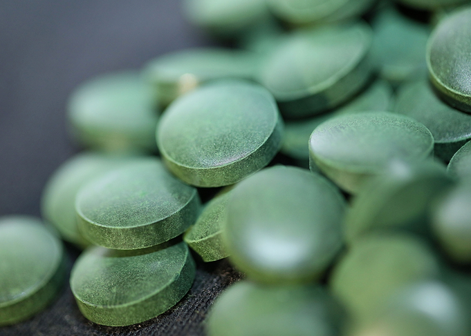 Spirulina green pills