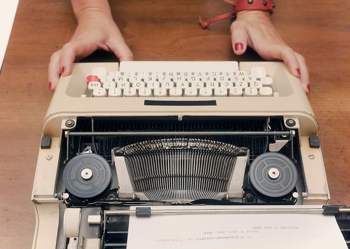 Typewriter female writer h